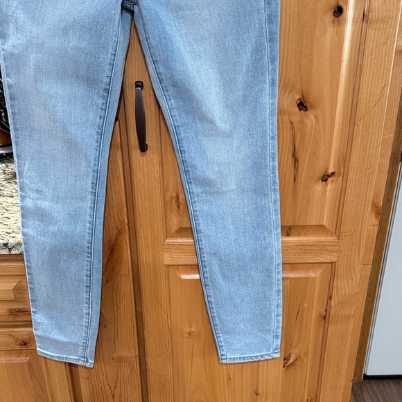 Calvin Klein Women Skinny Jeans - Light Blue Wash - Picture 2 of 6